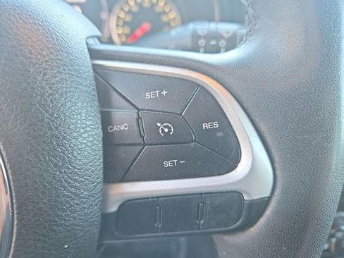 Used 2018 Jeep Renegade Latitude image 21