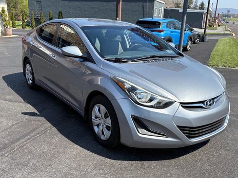 Used 2016 Hyundai Elantra SE FWD image 6
