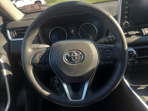 Certified 2020 Toyota RAV4 XLE w/ Convenience Package image 22