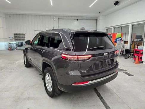 Used 2024 Jeep Grand Cherokee Laredo w/ Luxury Tech Group I AWD/4WD image 4