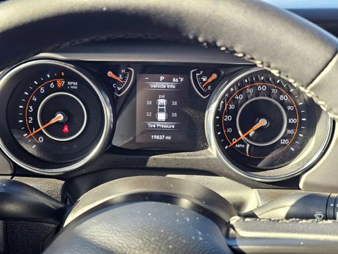 Used 2023 Jeep Gladiator Sport AWD/4WD image 13