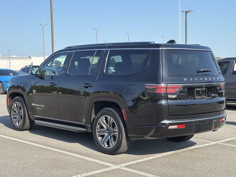 Used 2024 Jeep Wagoneer Series II w/ Flexible Seating Group RWD image 3