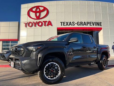 Used 2025 Toyota Tacoma TRD Off-Road image 2