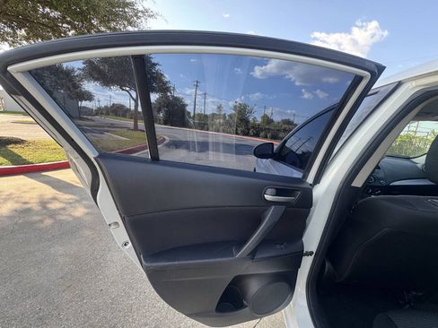 Used 2012 MAZDA MAZDA3 i Touring FWD image 20