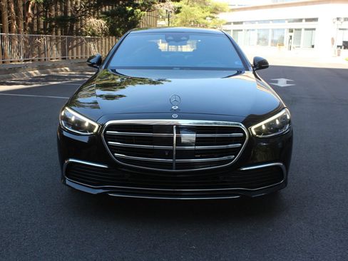 Used 2022 Mercedes-Benz S 500 4MATIC image 3