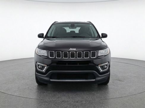 Used 2025 Jeep Compass Latitude image 2