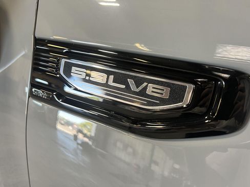 Used 2024 GMC Sierra 1500 Elevation w/ Preferred Package AWD/4WD image 9