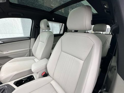 Used 2022 Volkswagen Tiguan SE R-Line FWD image 27