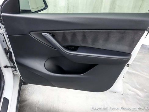 Used 2021 Tesla Model Y Long Range AWD/4WD image 37