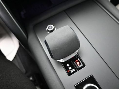 Used 2024 Land Rover Discovery Metropolitan Edition AWD/4WD image 15