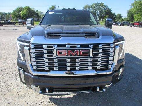 New 2026 GMC Sierra 3500 Denali w/ Denali Reserve Package AWD/4WD image 12