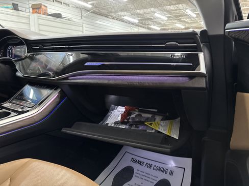 Used 2020 Audi Q8 Premium Plus image 32