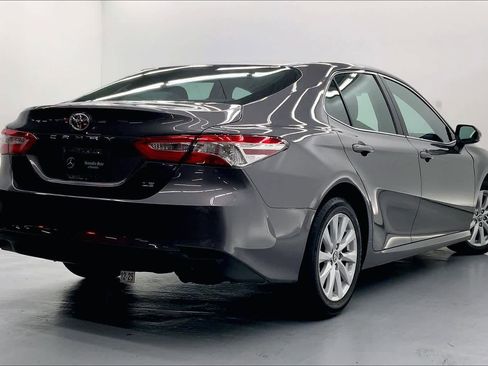 Used 2018 Toyota Camry LE image 4