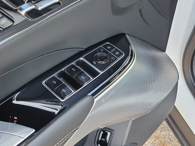Used 2024 Cadillac Lyriq Sport w/ LPO, Floor Liner Package AWD/4WD image 9