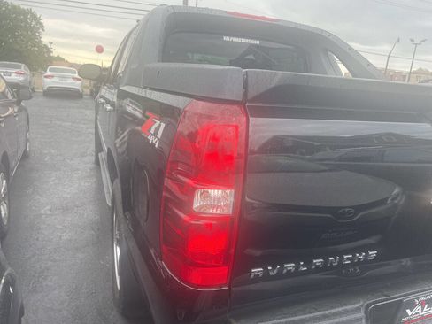 Used 2012 Chevrolet Avalanche LTZ image 6