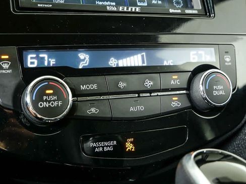 Used 2017 Nissan Rogue SV AWD/4WD image 15