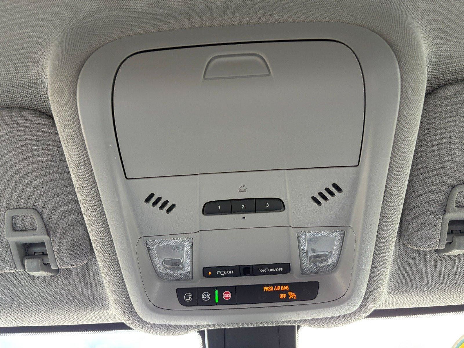 Used 2022 GMC Terrain SLT w/ Infotainment Package II AWD/4WD image 17