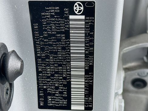 Used 2025 Toyota Corolla LE image 12