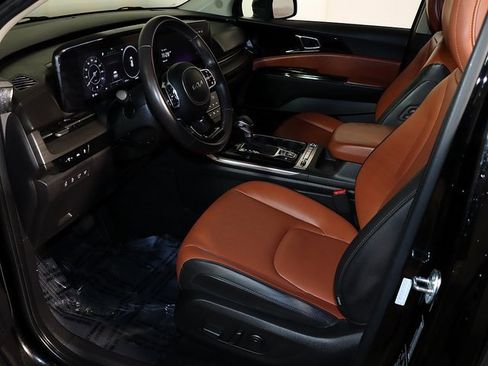 Used 2023 Kia Carnival SX image 12