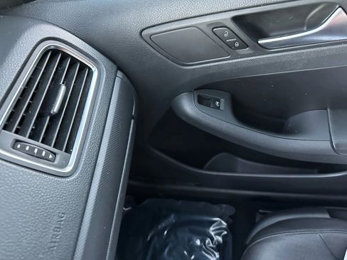 Used 2012 Volkswagen Jetta SE image 36