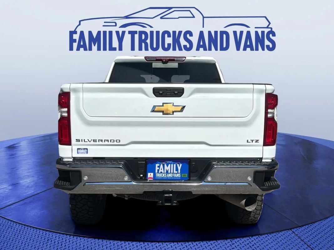 Used 2024 Chevrolet Silverado 2500 LTZ w/ LTZ Premium Package AWD/4WD image 4