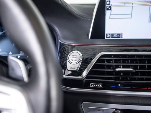 Used 2022 BMW 750i xDrive w/ M Sport Package image 31