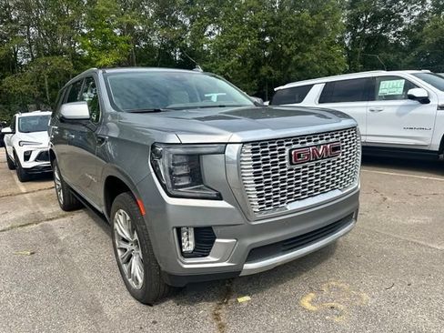 Used 2023 GMC Yukon Denali w/ Denali Reserve Package AWD/4WD image 2