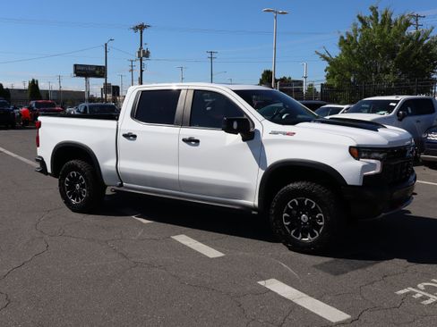 Used 2022 Chevrolet Silverado 1500 ZR2 w/ Technology Package AWD/4WD image 2