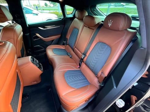 Used 2021 Maserati Levante GranLusso image 21