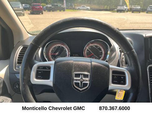 Used 2017 Dodge Grand Caravan SE w/ UConnect Hands-Free Group FWD image 12