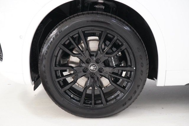 Used 2025 Maserati Grecale Modena AWD/4WD image 9