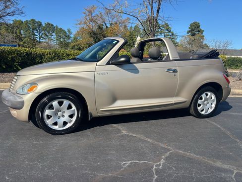 Used 2005 Chrysler PT Cruiser Convertible image 3