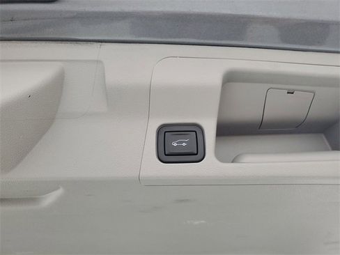 Used 2020 GMC Acadia SLE w/ Driver Convenience Package image 7