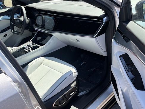 Used 2025 Jeep Wagoneer S Limited image 28