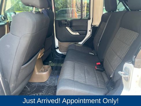 Used 2012 Jeep Wrangler Unlimited Sahara w/ Connectivity Group AWD/4WD image 11