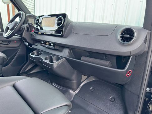 Used 2024 Mercedes-Benz Sprinter 2500 image 14