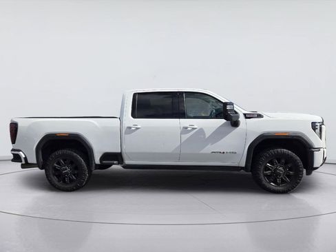 Used 2024 GMC Sierra 2500 AT4 w/ AT4 Premium Plus Package AWD/4WD image 4