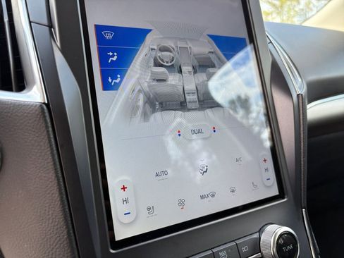 Used 2024 Ford Edge Titanium image 30