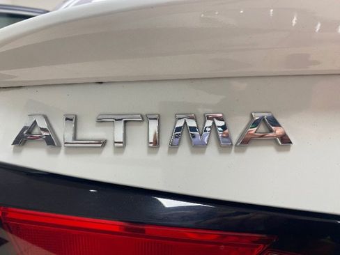 Used 2019 Nissan Altima 2.5 S FWD image 12