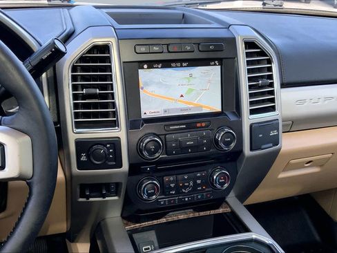 Used 2017 Ford F250 Lariat w/ Lariat Ultimate Package AWD/4WD image 6