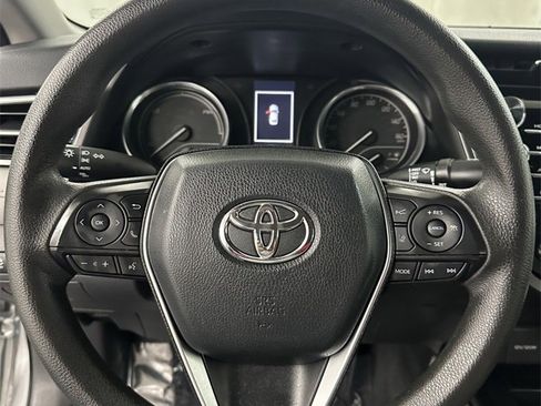 Used 2018 Toyota Camry LE image 15