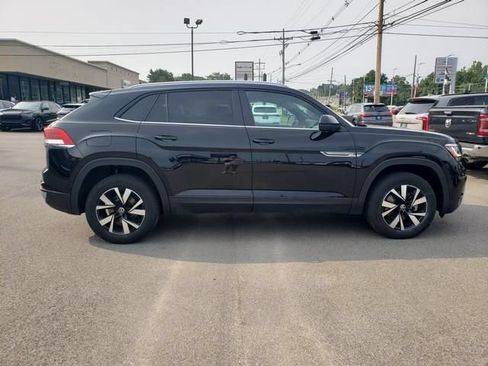 Used 2023 Volkswagen Atlas Cross Sport SE AWD/4WD image 2