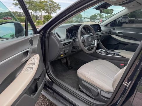 Used 2023 Hyundai Sonata SE w/ Preferred Accessory Package FWD image 12