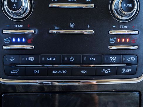 Used 2015 Lincoln Navigator 4WD image 9