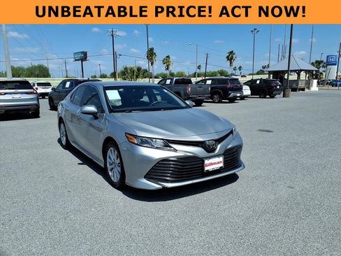 Used 2018 Toyota Camry LE image 1