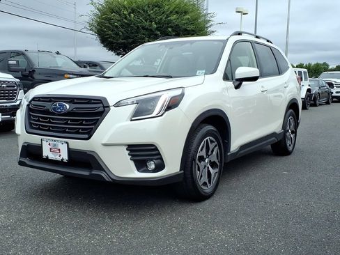 Certified 2024 Subaru Forester Premium AWD/4WD image 3