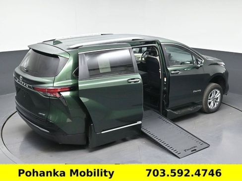 Used 2026 Toyota Sienna Limited FWD image 16