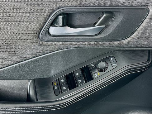 Used 2021 Nissan Rogue SV image 17