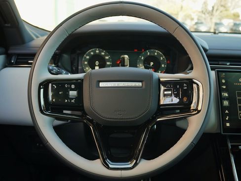 New 2026 Land Rover Range Rover Velar Dynamic SE image 17