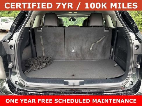 Used 2022 Toyota Highlander XLE AWD/4WD image 12